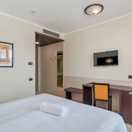 호텔 B&B Hotel Settimo Torinese 3*